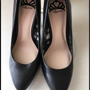 Fergalicious Symphony black heels. NWOT